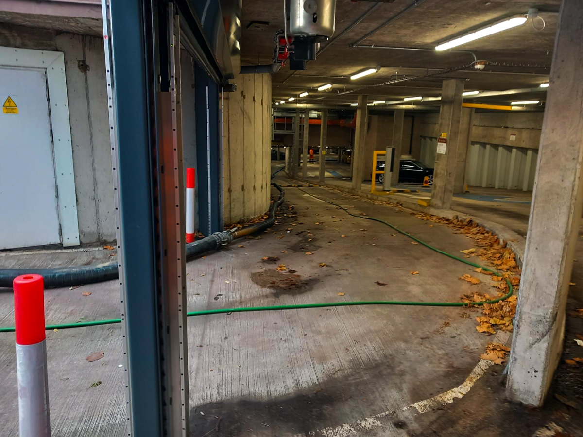 Contract lifting operation with mobile crane UK