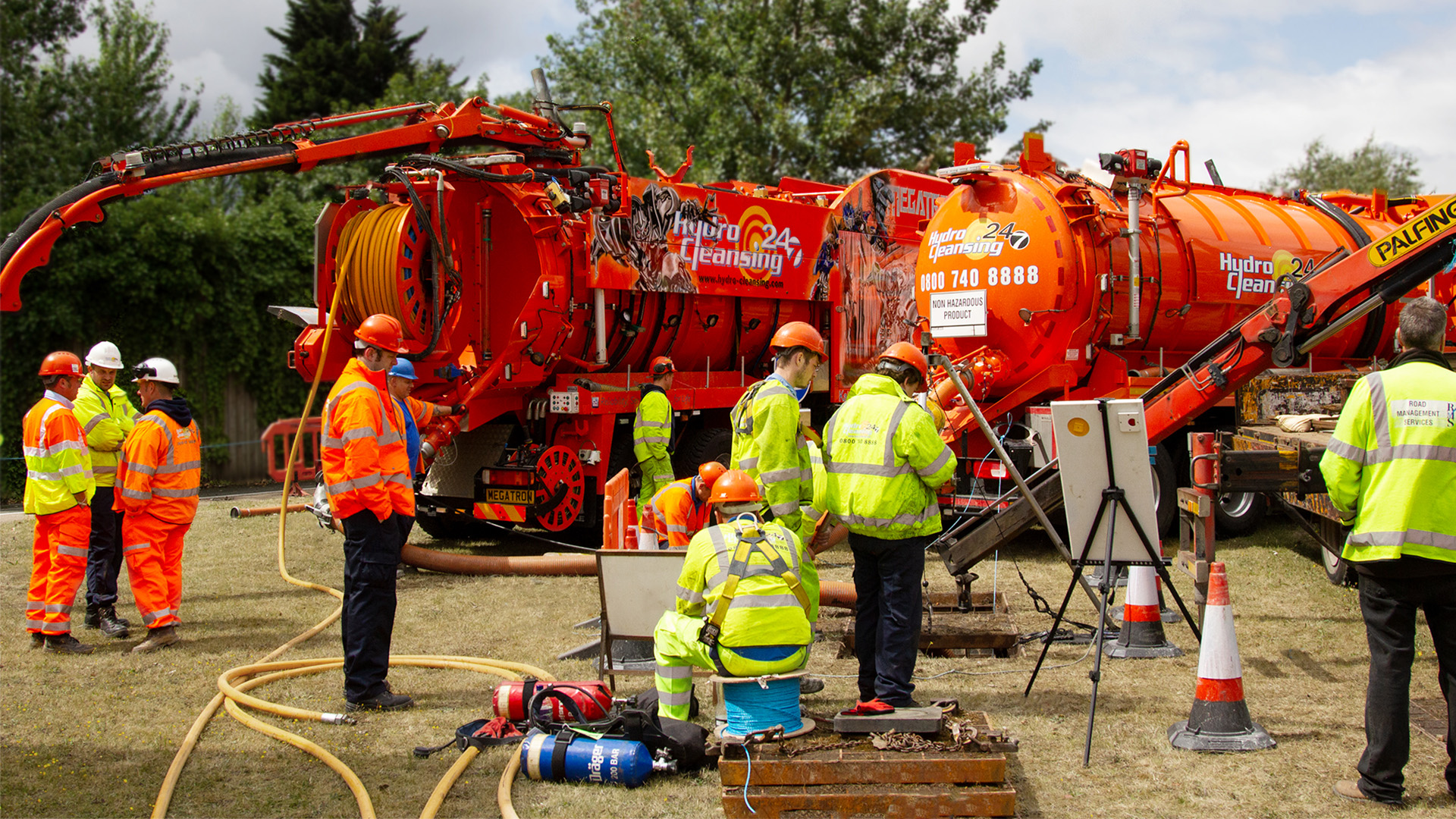 Expert team managing a complex UK lifting operation